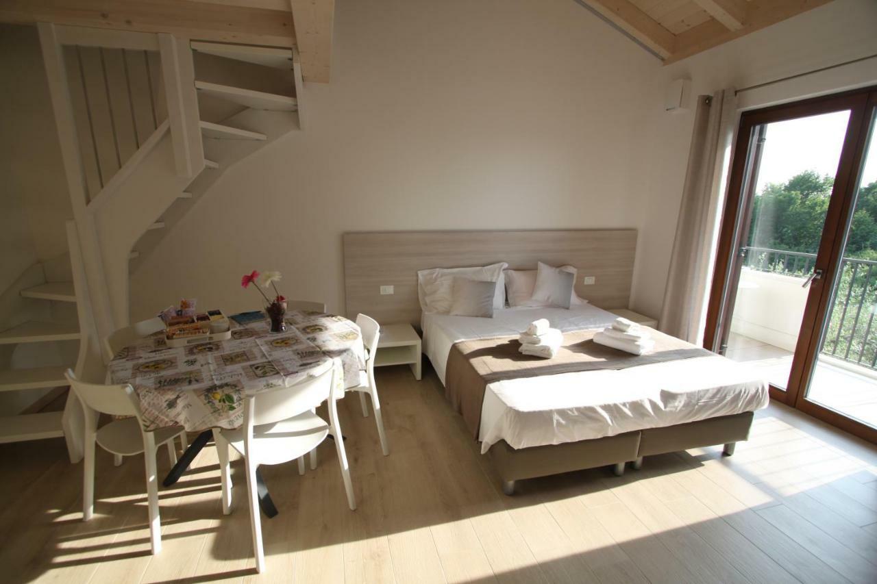 La Casa Bianca Loc.Turistica Peschiera del Garda Exterior foto